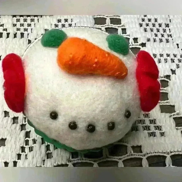 Hallmark NEW 2012 Season's Treatings Special Edition Christmas Cupcakes Ornament - Picture 1 of 7